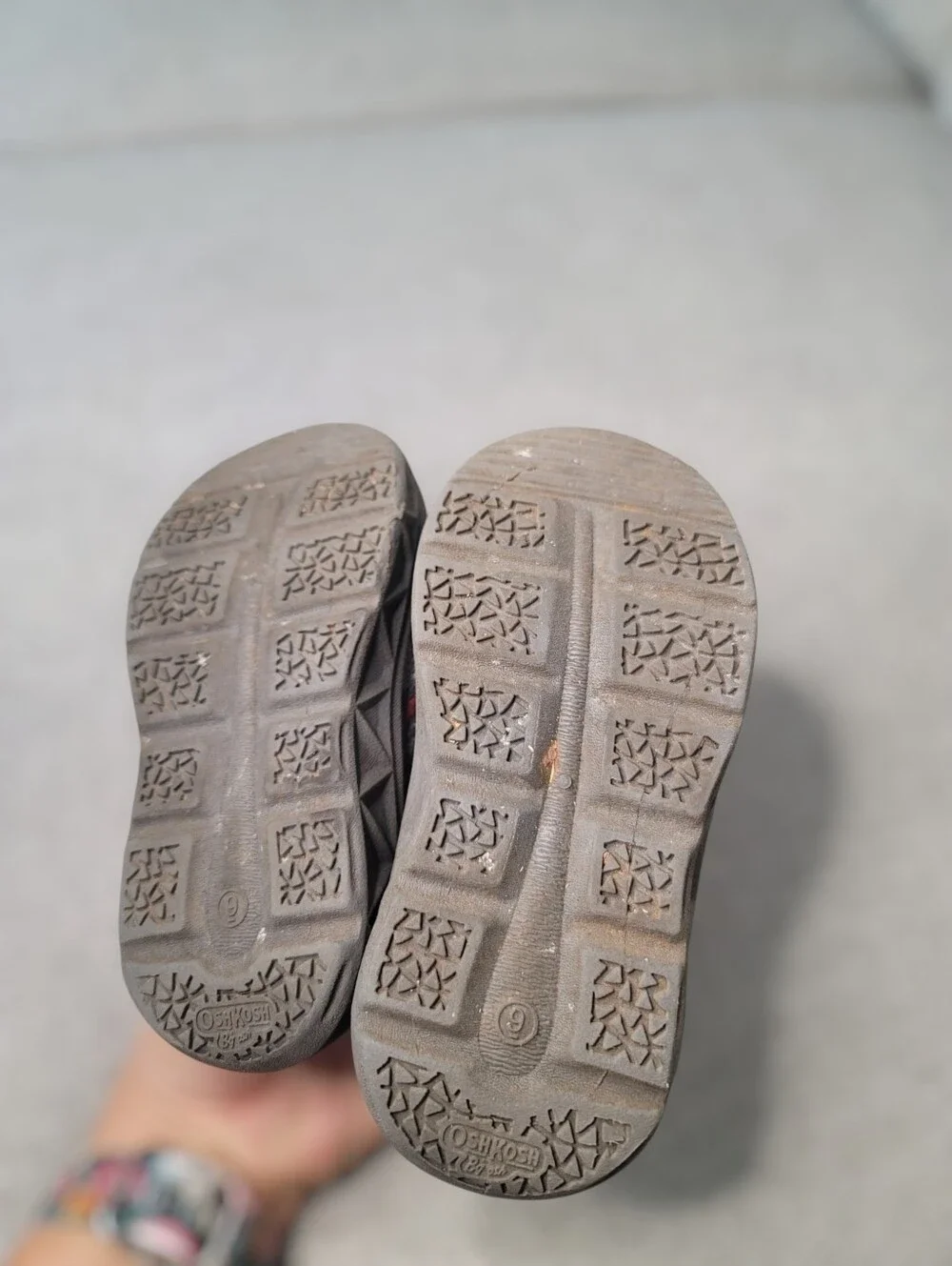 Oshkosh B'Gosh Abe Play Sandals Toddler Boys Gray Red Closed Toe Size 9